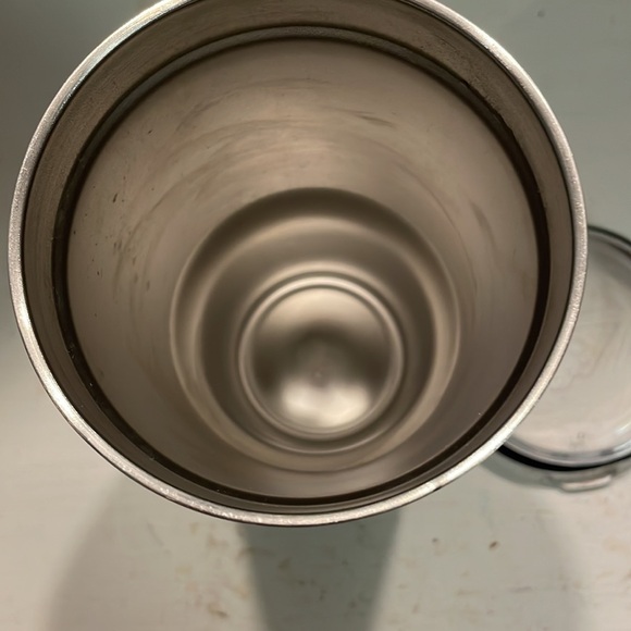 Arctic Silver 32 ounce stainless steel silver insulated travel tumbler with lid - Picture 7 of 13